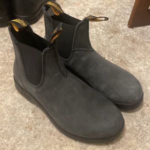 Blundstone boots color rustic black. Size 8/mens 5. Vibram soles.